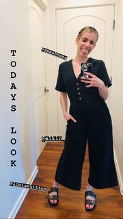 Emma Roberts feet photo thumbnail