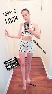 Emma Roberts feet photo thumbnail