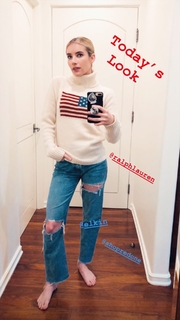 Emma Roberts feet photo thumbnail