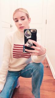 Emma Roberts feet photo thumbnail