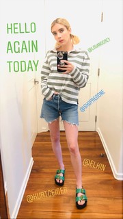 Emma Roberts feet photo thumbnail