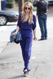 Emma Roberts feet photo thumbnail