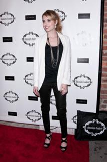 Emma Roberts feet photo thumbnail