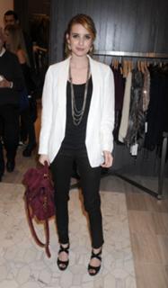 Emma Roberts feet photo thumbnail