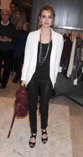 Emma Roberts feet photo thumbnail