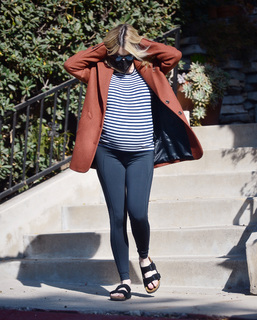 Emma Roberts feet photo thumbnail