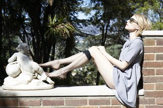 Emma Roberts feet photo thumbnail