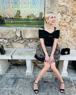 Emma Roberts feet photo thumbnail