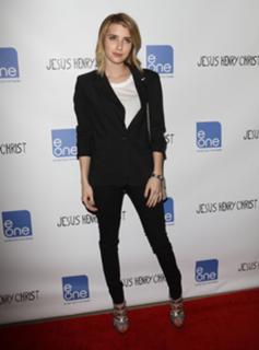 Emma Roberts feet photo thumbnail