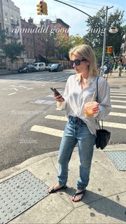 Emma Roberts feet photo thumbnail