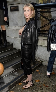 Emma Roberts feet photo thumbnail
