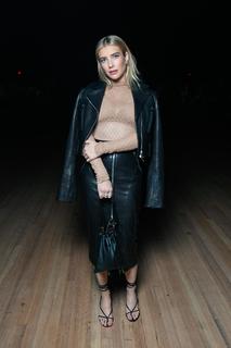 Emma Roberts feet photo thumbnail