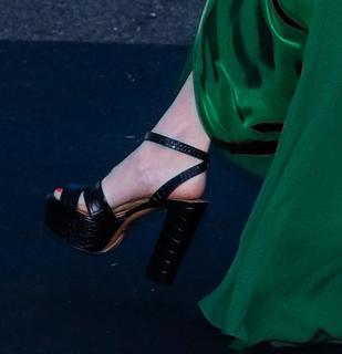 Emma Roberts feet photo thumbnail