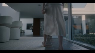 Emma Roberts feet photo thumbnail