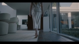 Emma Roberts feet photo thumbnail