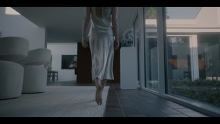 Emma Roberts feet photo thumbnail
