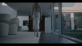 Emma Roberts feet photo thumbnail