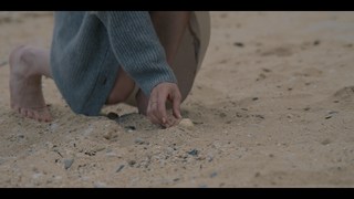 Emma Roberts feet photo thumbnail