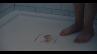 Emma Roberts feet photo thumbnail