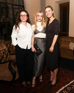 Emma Roberts feet photo thumbnail