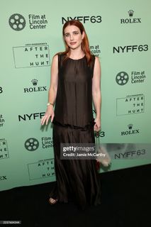 Emma Roberts feet photo thumbnail