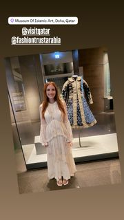 Emma Roberts feet photo thumbnail