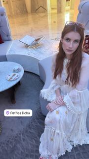 Emma Roberts feet photo thumbnail