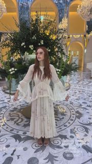 Emma Roberts feet photo thumbnail