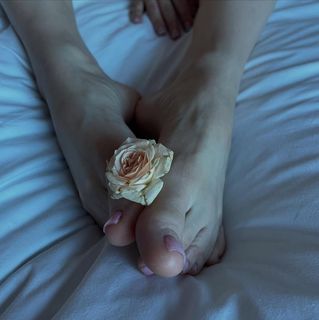 Emma Rose feet photo thumbnail