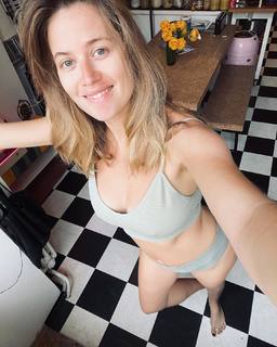 Emma Smetana feet photo 8