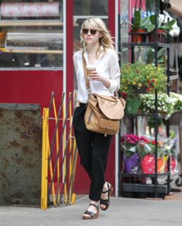 Emma Stone feet photo thumbnail