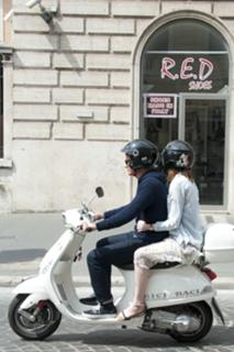 Emma Stone feet photo thumbnail