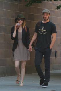 Emma Stone feet photo thumbnail
