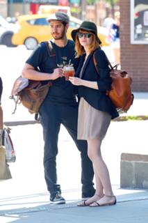 Emma Stone feet photo thumbnail