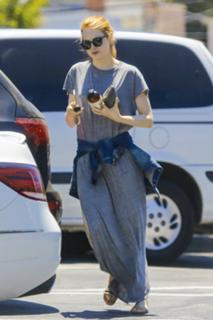 Emma Stone feet photo thumbnail