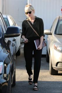 Emma Stone feet photo thumbnail