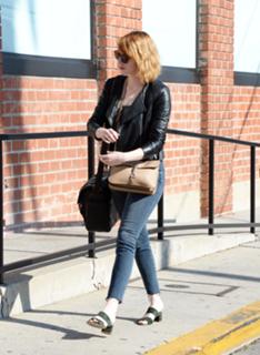 Emma Stone feet photo thumbnail