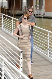 Emma Stone feet photo thumbnail