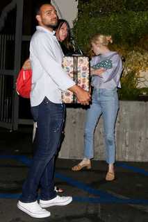 Emma Stone feet photo thumbnail