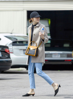 Emma Stone feet photo thumbnail