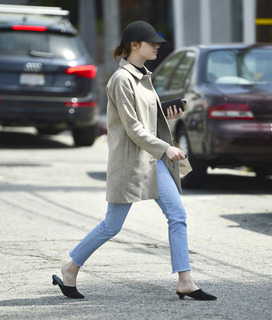 Emma Stone feet photo thumbnail