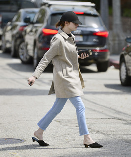 Emma Stone feet photo thumbnail
