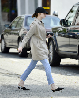 Emma Stone feet photo thumbnail