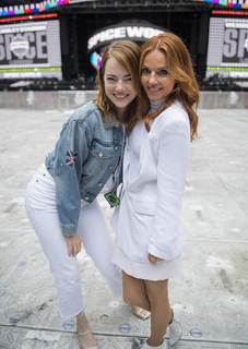 Emma Stone feet photo thumbnail