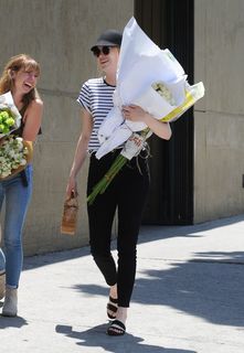 Emma Stone feet photo thumbnail