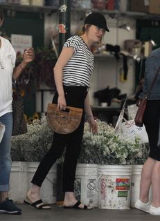Emma Stone feet photo thumbnail