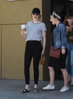 Emma Stone feet photo thumbnail
