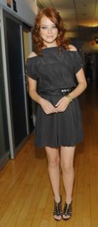 Emma Stone feet photo thumbnail
