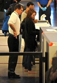 Emma Stone feet photo thumbnail