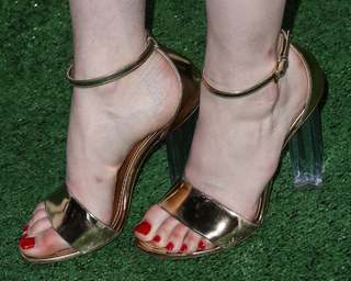 Emma Stone feet photo thumbnail